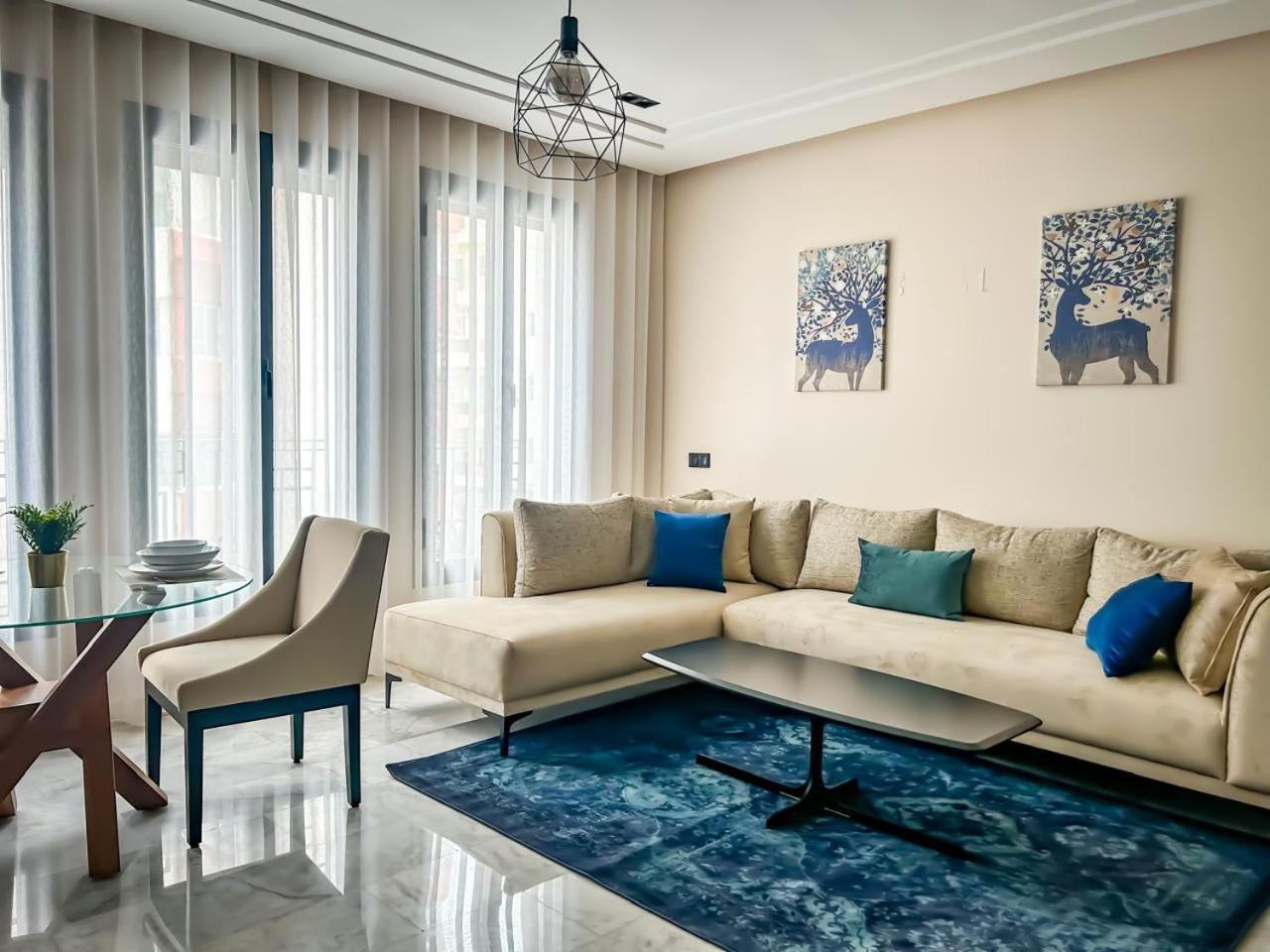 Les Joyeux Luxury Et