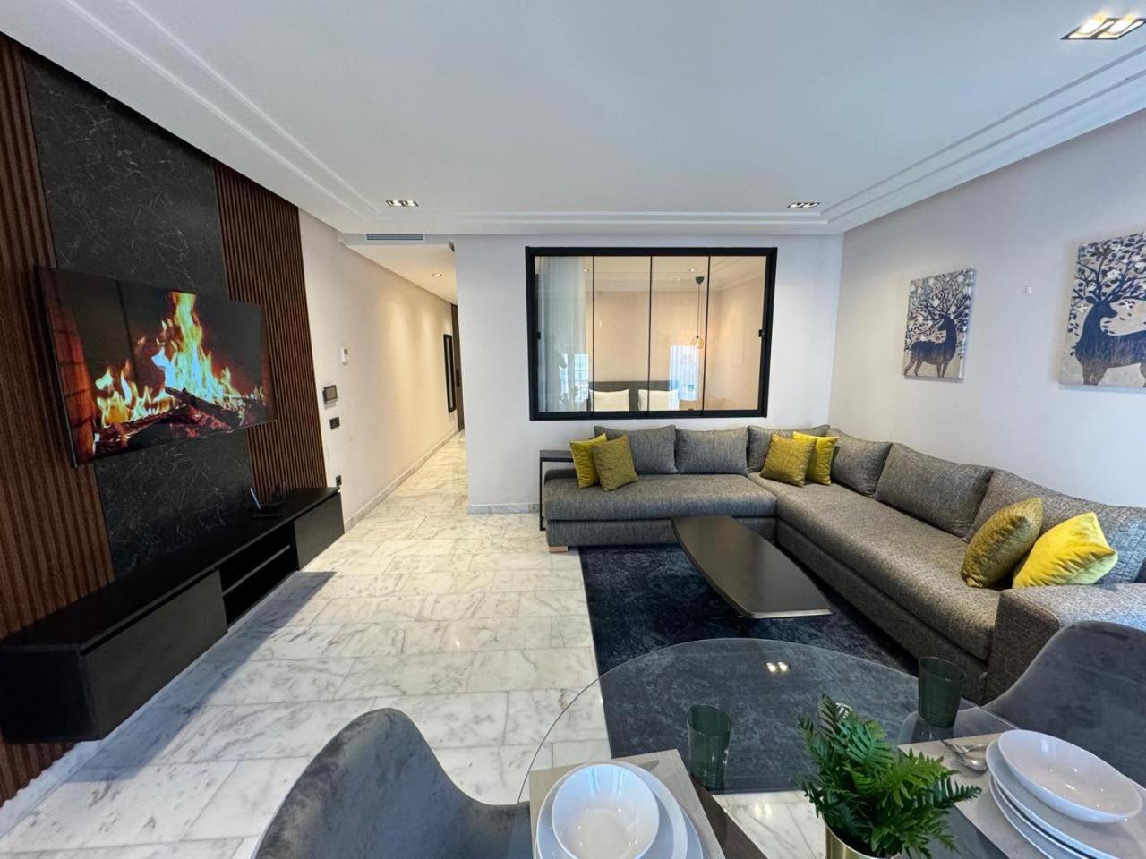 Les Joyeux Luxury Et