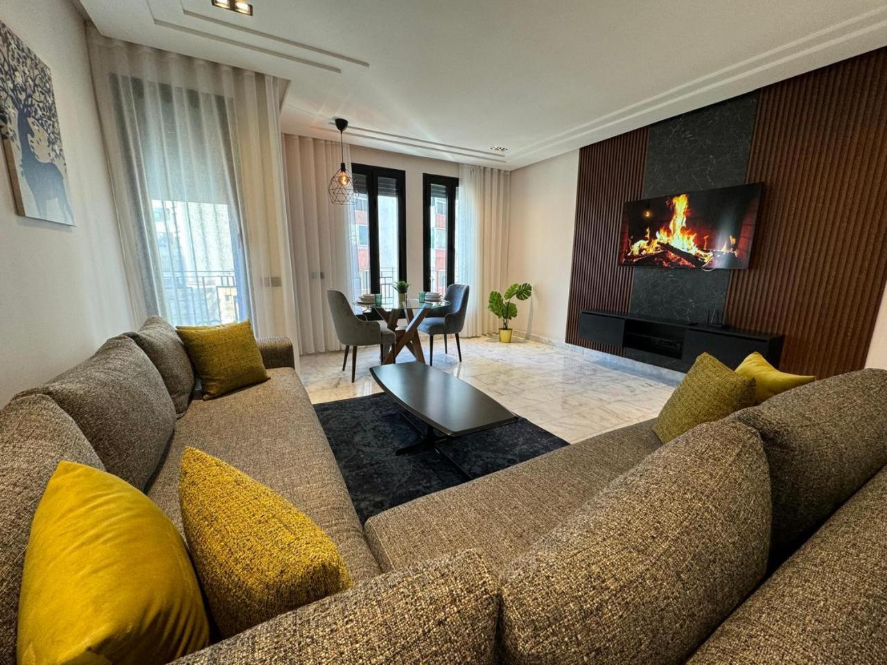 Les Joyeux Luxury Et