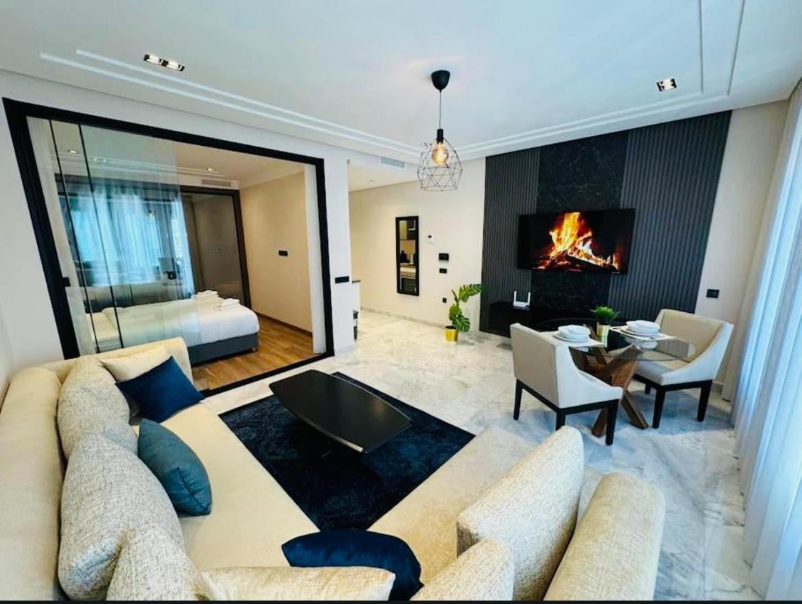 Les Joyeux Luxury Et Apartment
