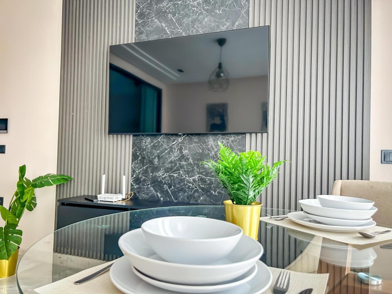 Apartment Les Joyeux Luxury Et *